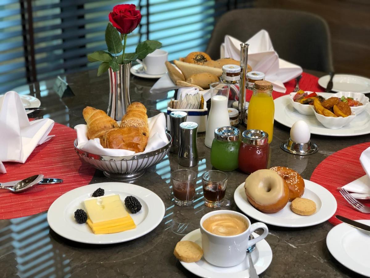 Ramada By Wyndham Continental Jeddah Otel Dış mekan fotoğraf