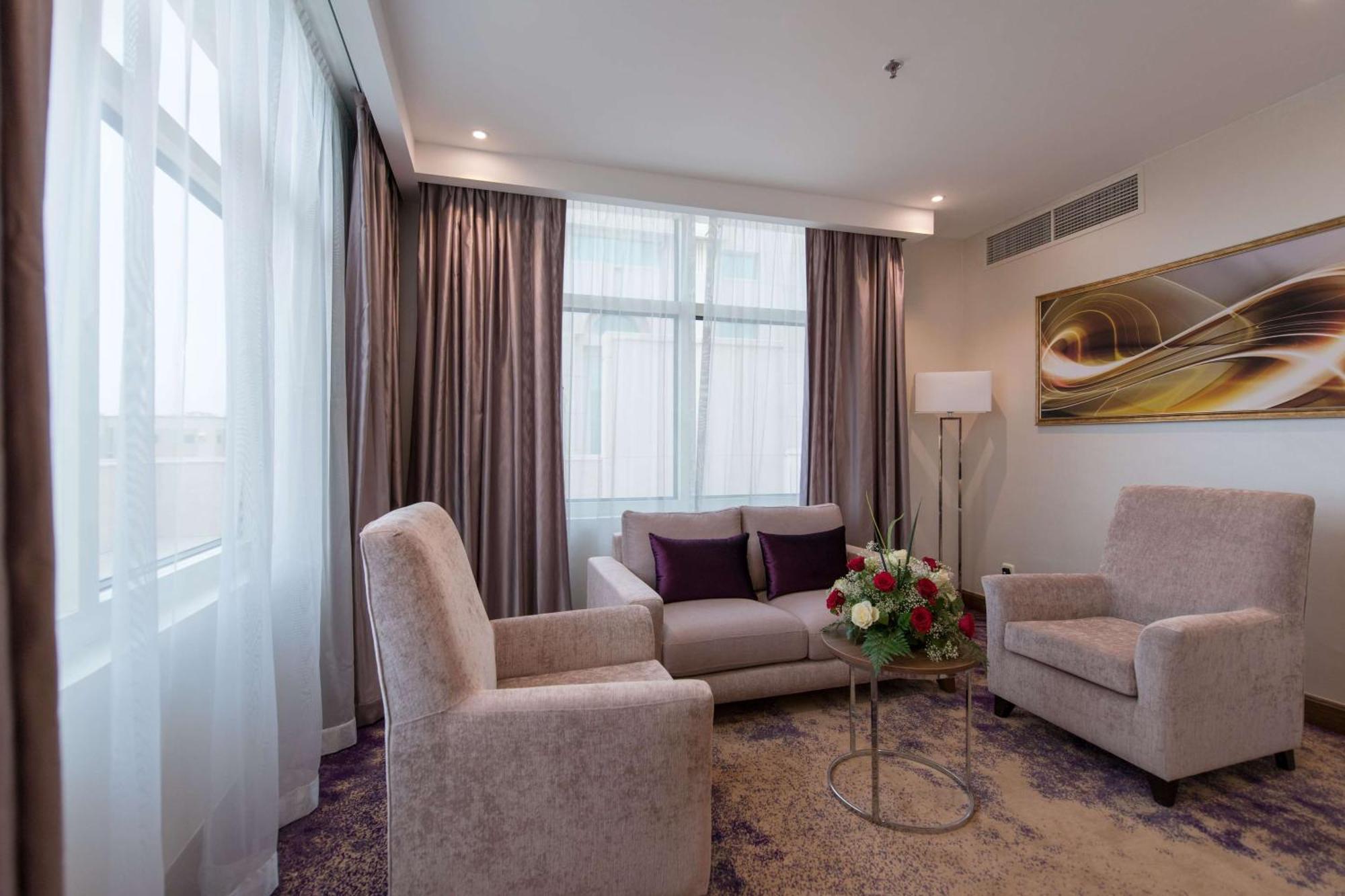 Ramada By Wyndham Continental Jeddah Otel Dış mekan fotoğraf