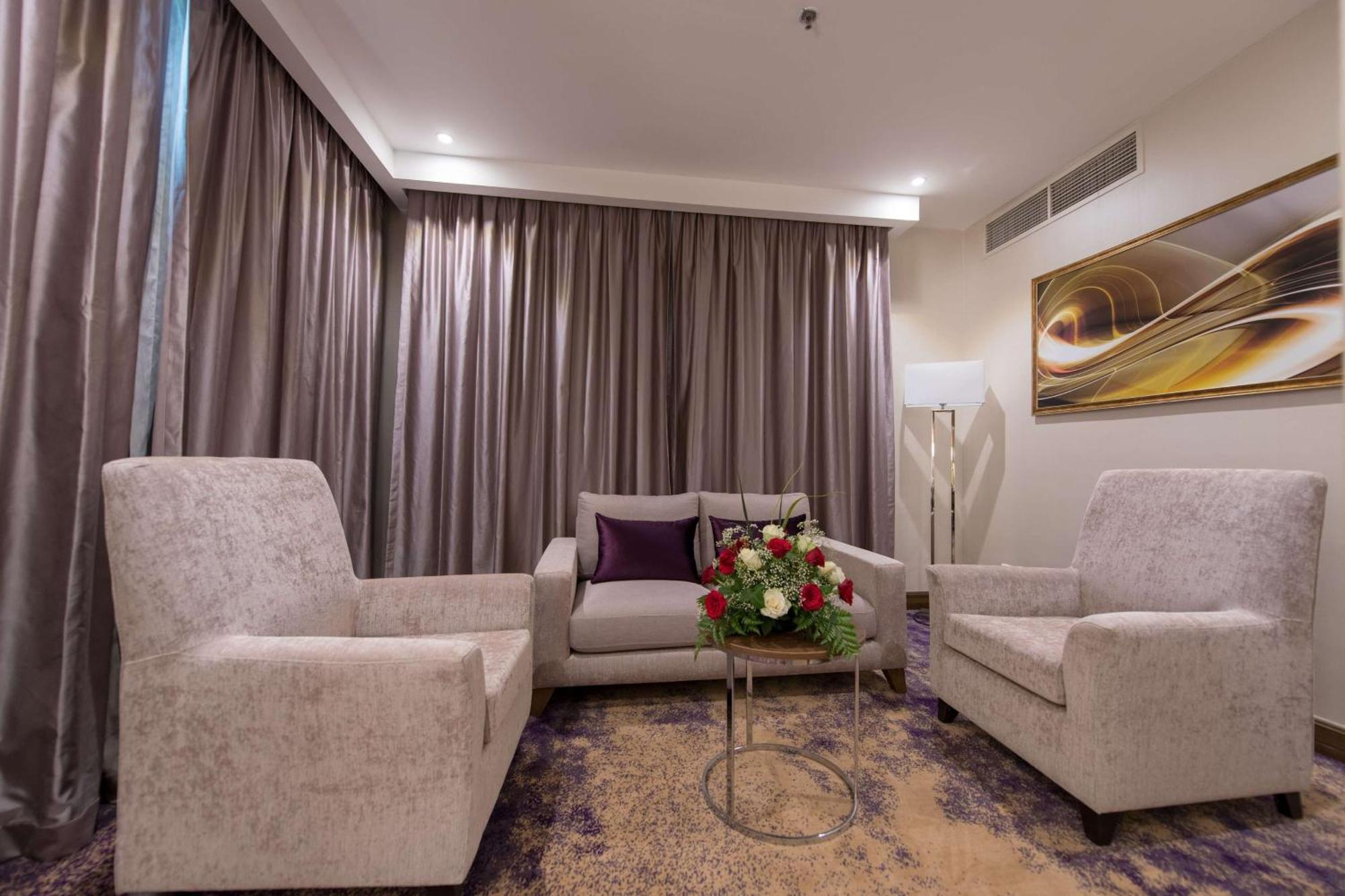 Ramada By Wyndham Continental Jeddah Otel Dış mekan fotoğraf