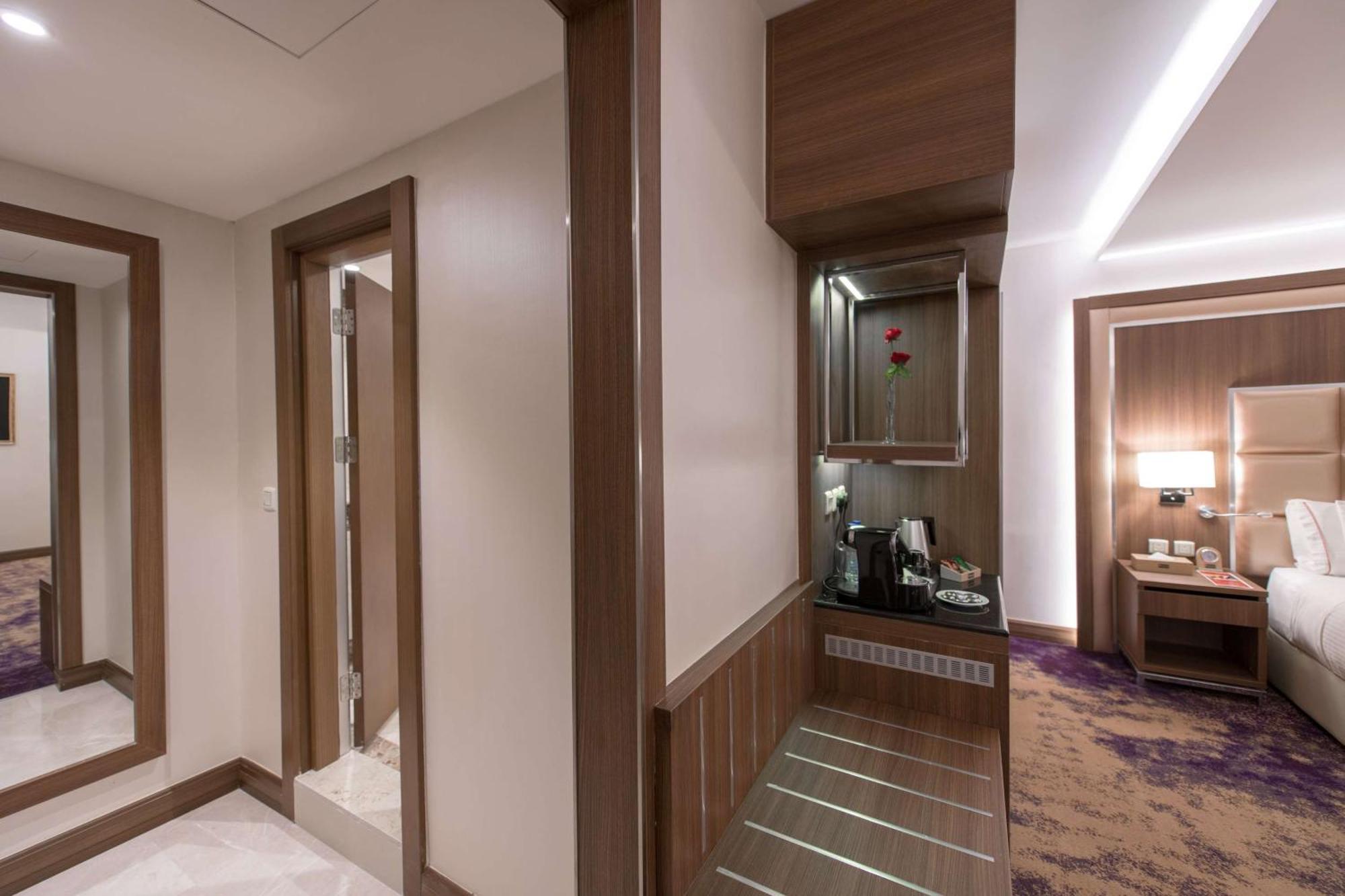 Ramada By Wyndham Continental Jeddah Otel Dış mekan fotoğraf