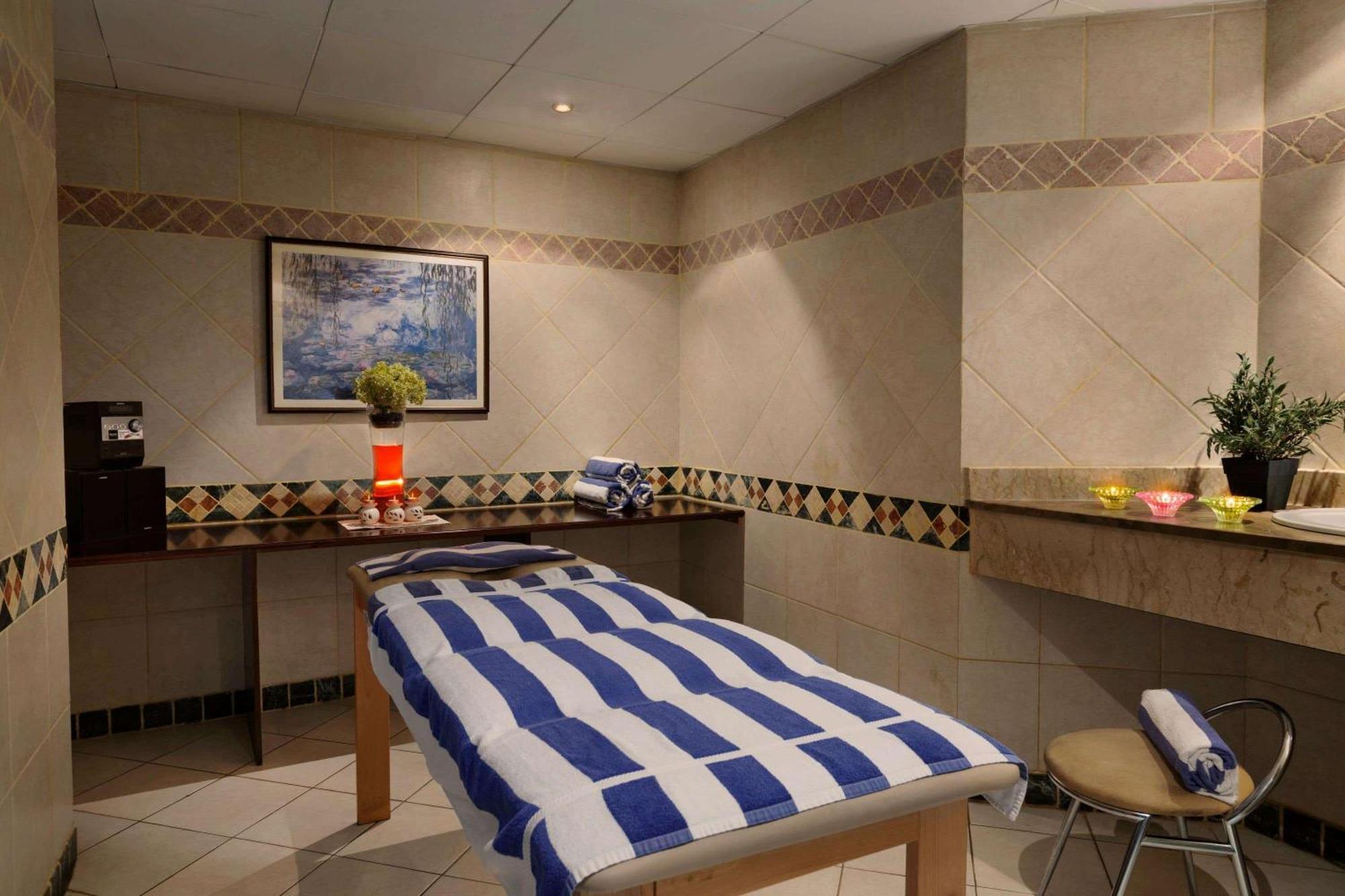 Ramada By Wyndham Continental Jeddah Otel Dış mekan fotoğraf