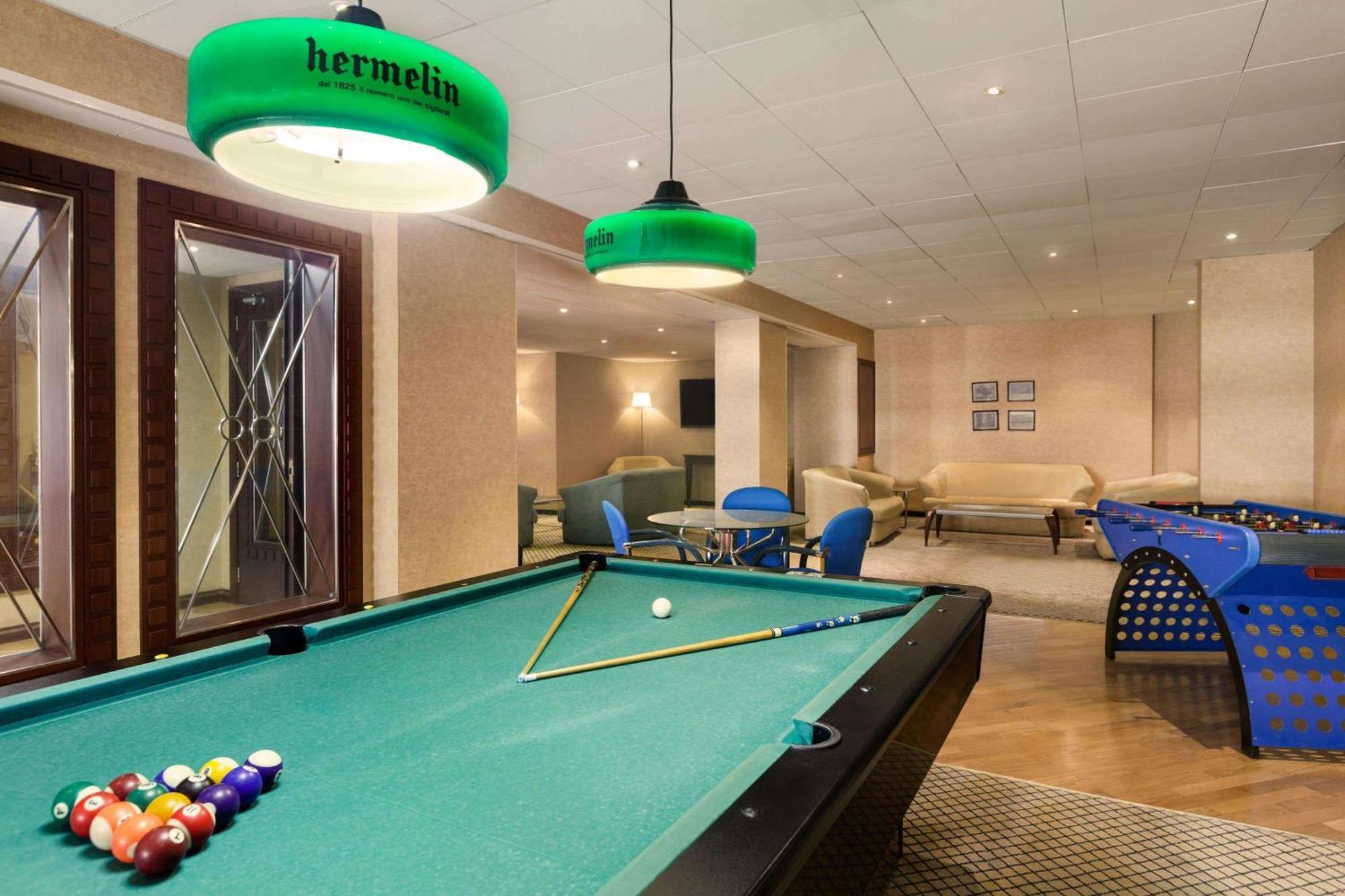 Ramada By Wyndham Continental Jeddah Otel Dış mekan fotoğraf