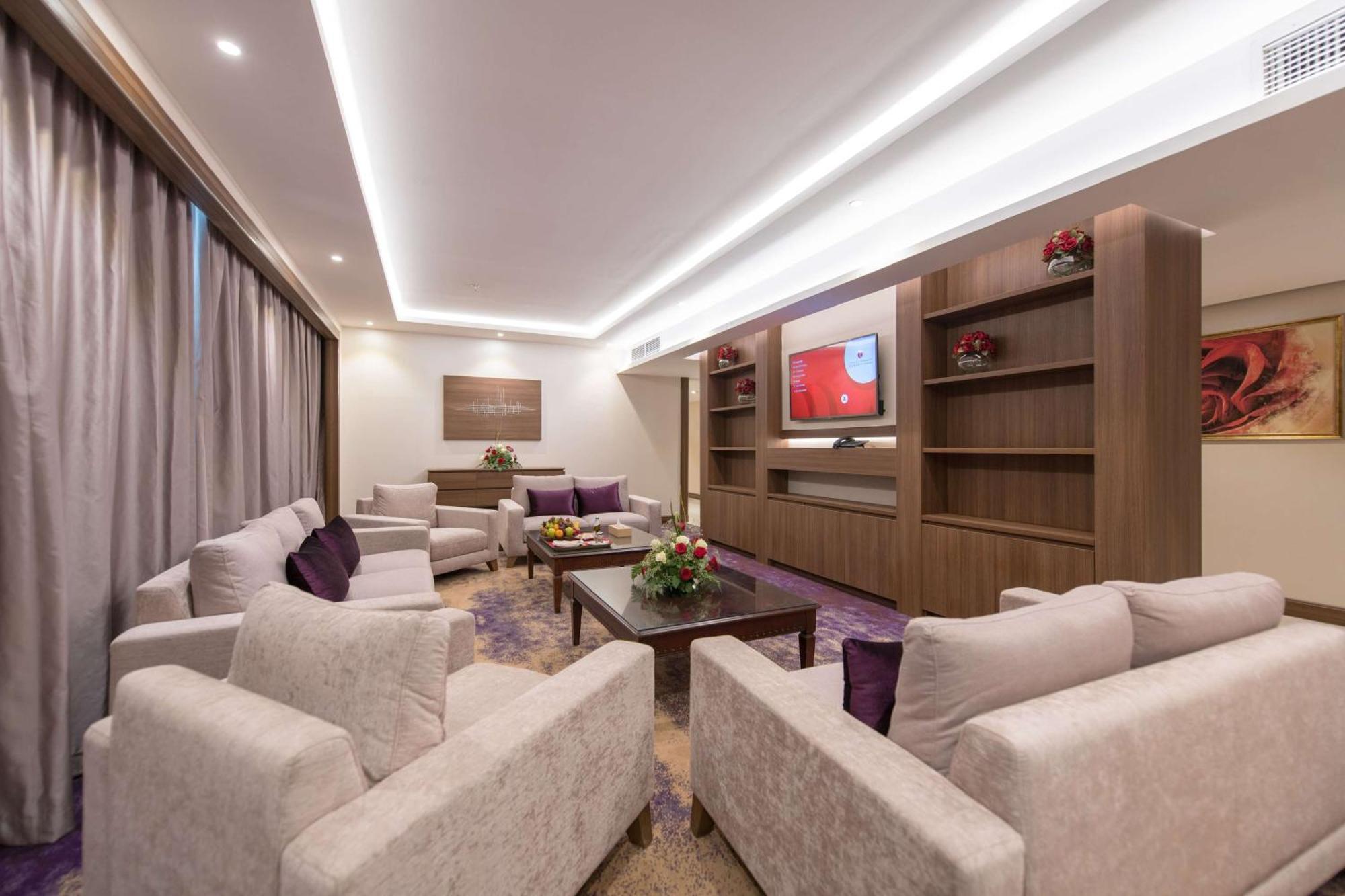Ramada By Wyndham Continental Jeddah Otel Dış mekan fotoğraf