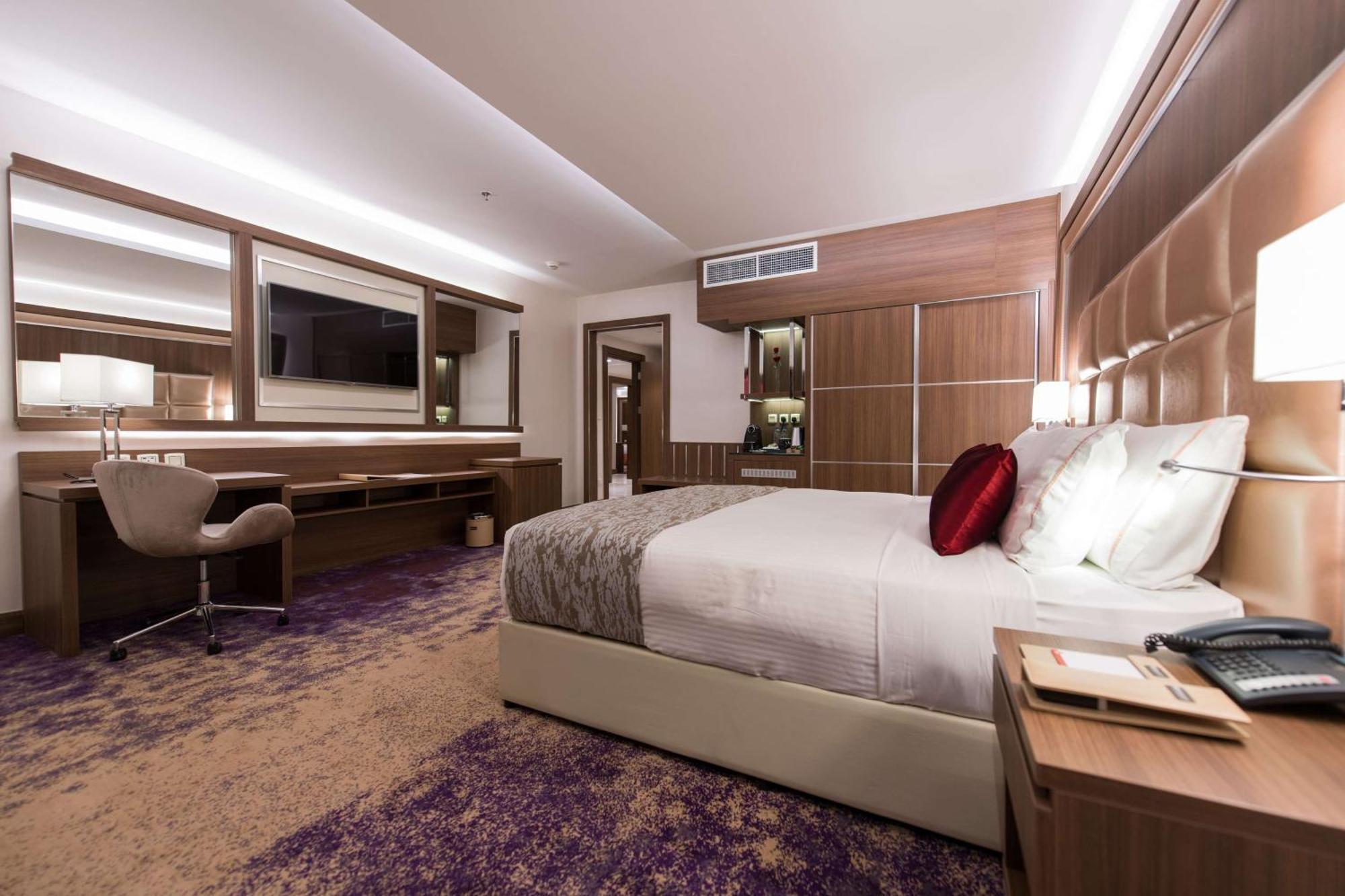 Ramada By Wyndham Continental Jeddah Otel Dış mekan fotoğraf