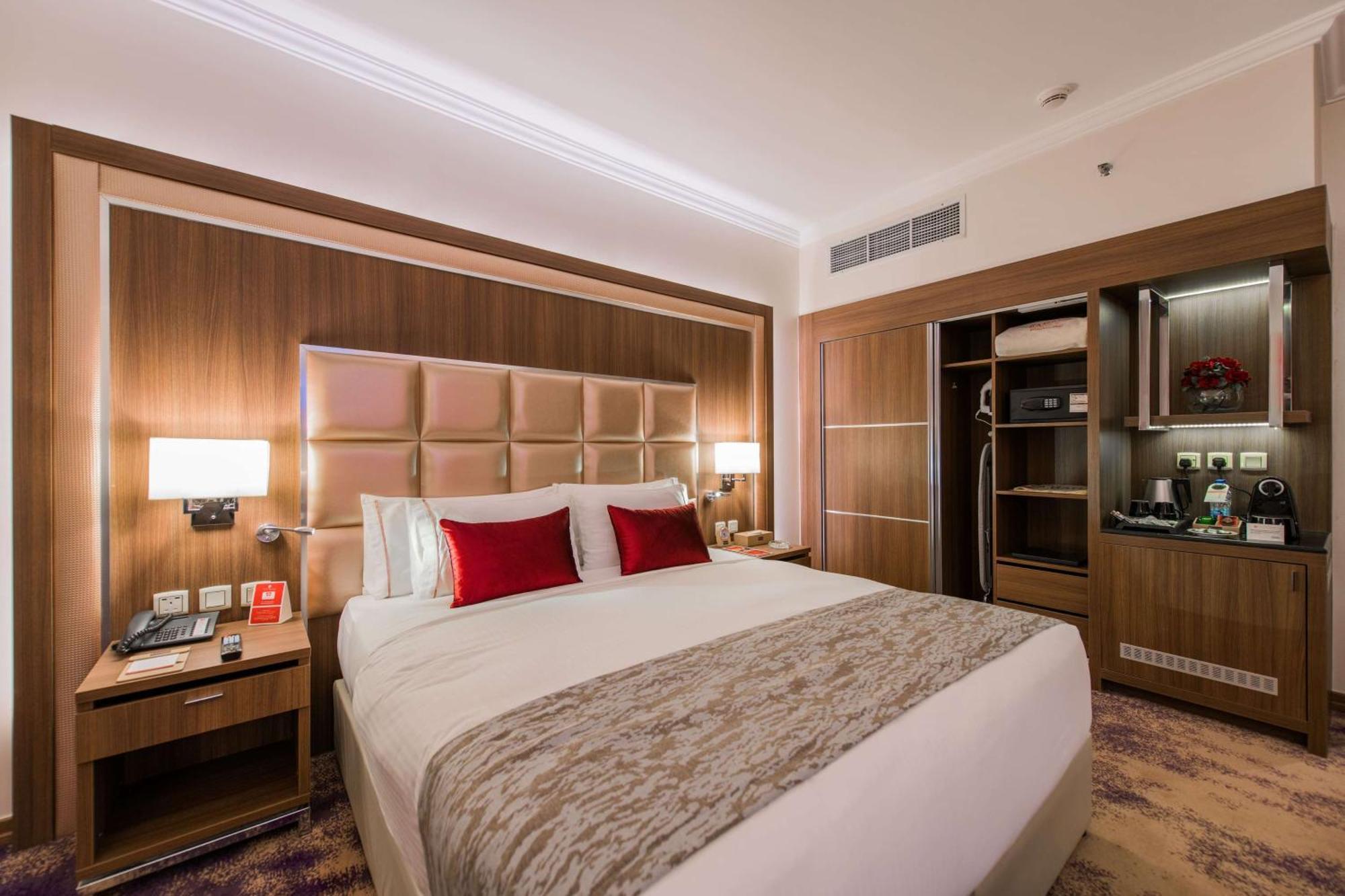 Ramada By Wyndham Continental Jeddah Otel Dış mekan fotoğraf