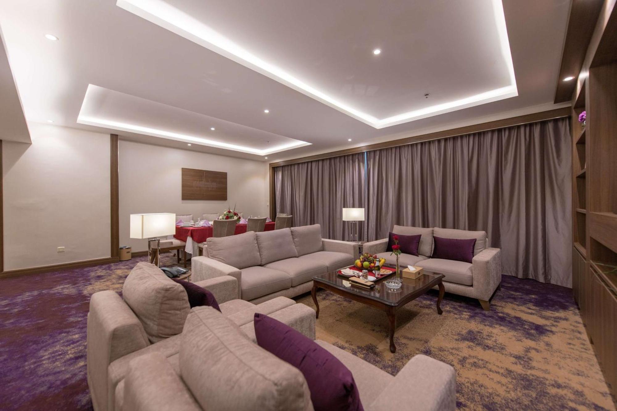 Ramada By Wyndham Continental Jeddah Otel Dış mekan fotoğraf