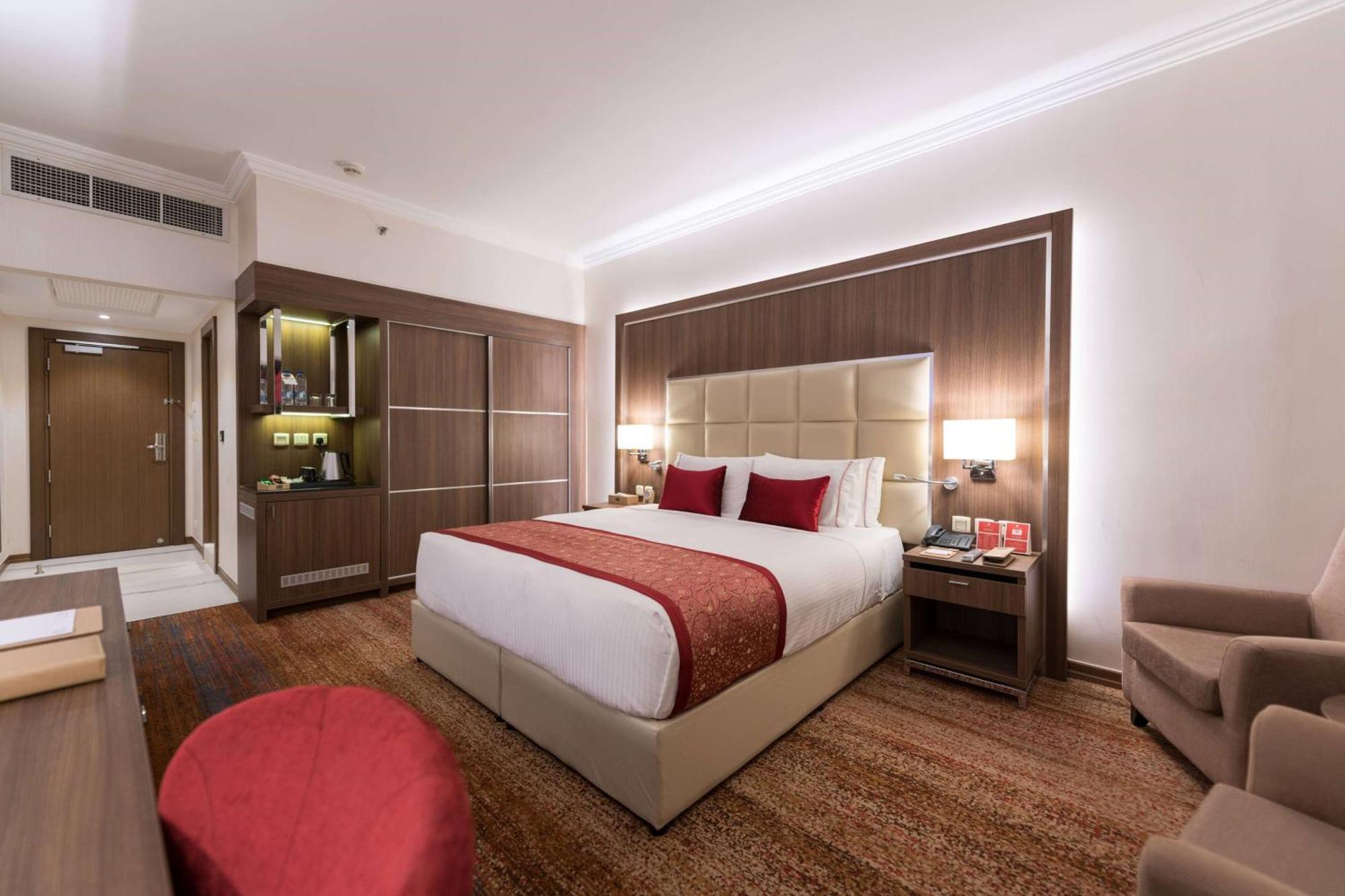 Ramada By Wyndham Continental Jeddah Otel Dış mekan fotoğraf