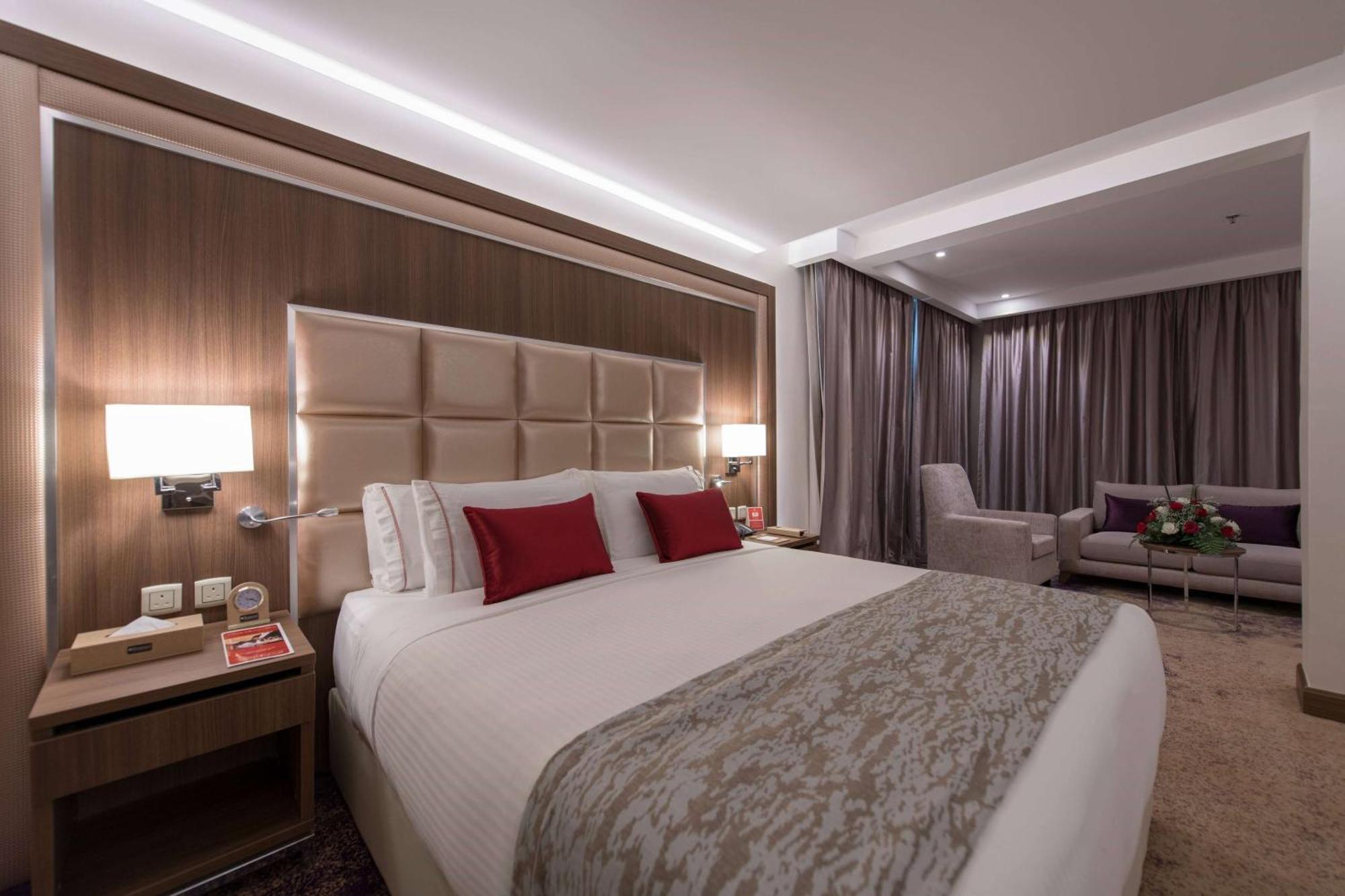 Ramada By Wyndham Continental Jeddah Otel Dış mekan fotoğraf