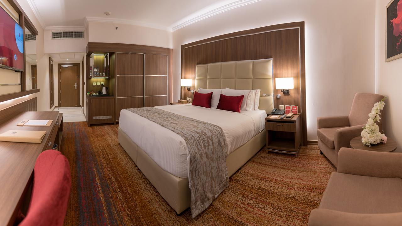 Ramada By Wyndham Continental Jeddah Otel Dış mekan fotoğraf
